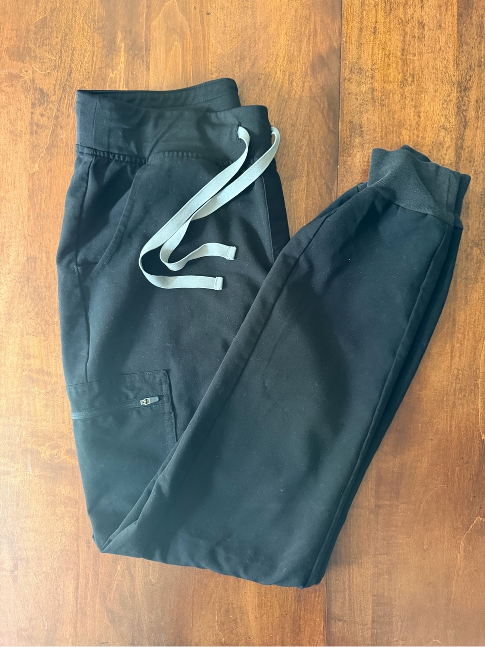 FIGS SCRUBS TALL/LONG SMALL Woman’s black Jogger Pants with grey Drawstring